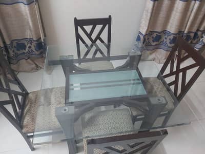 4 chairs dinning tabme