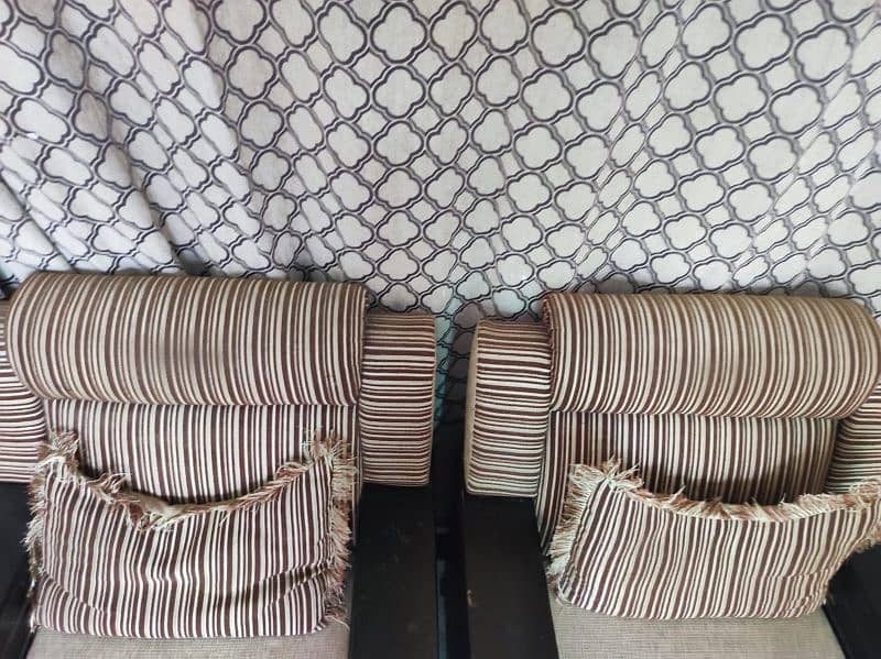 Good condition sofa forvsale 2