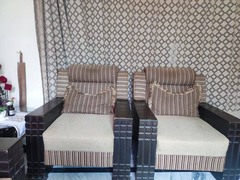 Good condition sofa forvsale 3