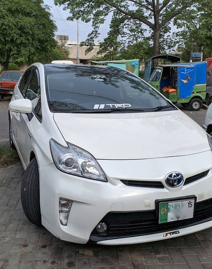 Toyota Prius S 1.8 pearl white 6