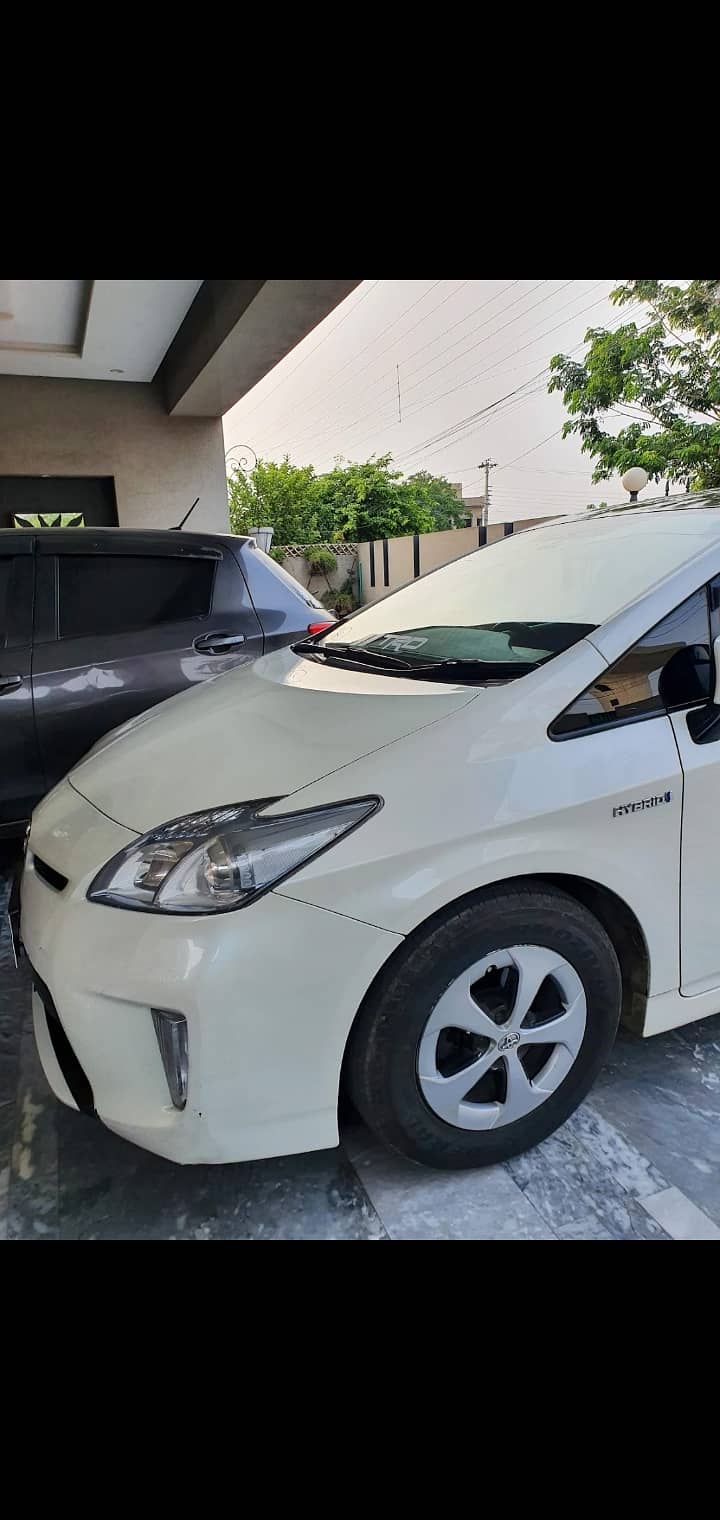 Toyota Prius S 1.8 pearl white 8