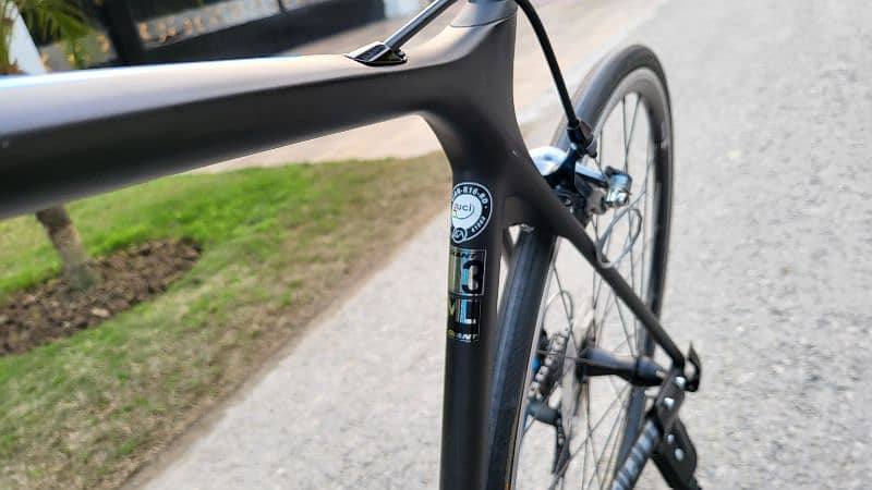 Giant Bicycle - Advance 3 (Full Carbon)(Road Bike) 9