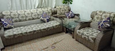 urgent sale sofa set with table just like new 5 seater condition 10/10