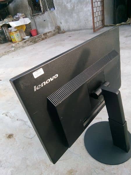 I'm selling my Lenovo 24inch IPS LED monitor 7
