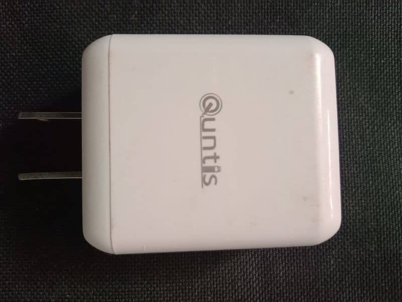 Quntis Wall Adapter 0