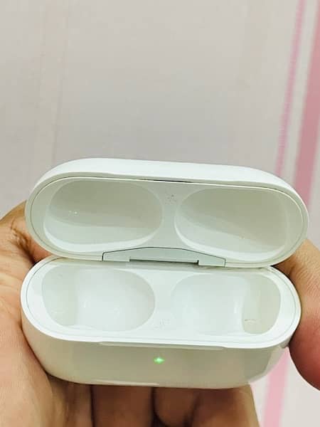 apple airpods pro Orignal charging case Only 2