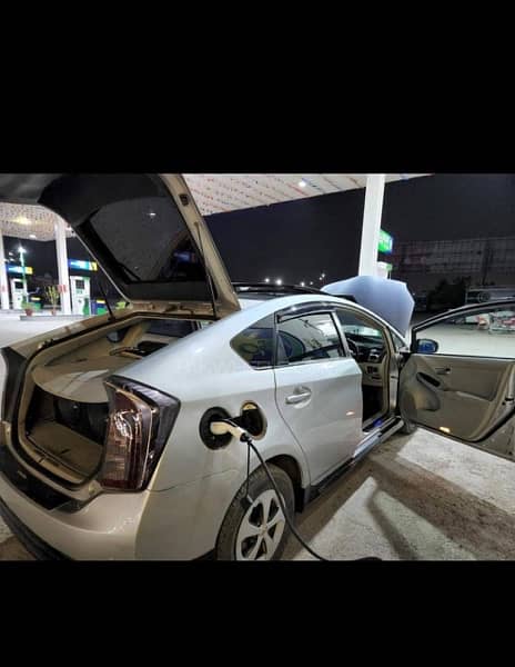 PRIUS (PHV)PLUG IN HYBRID ) 3