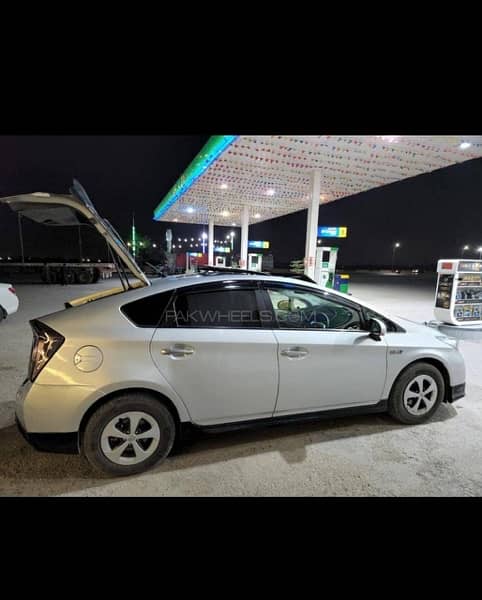 PRIUS (PHV)PLUG IN HYBRID ) 9