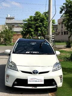 Toyota Prius S 1.8 pearl white