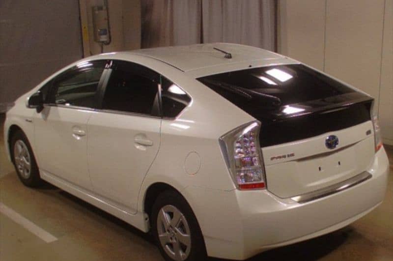 Toyota Prius S 1.8 pearl white 15