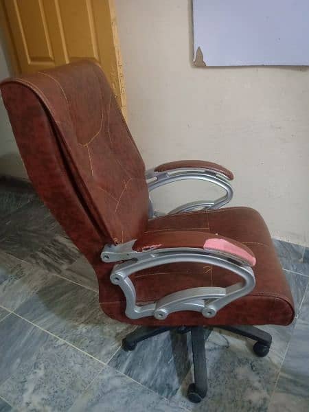 Executive Chair 3