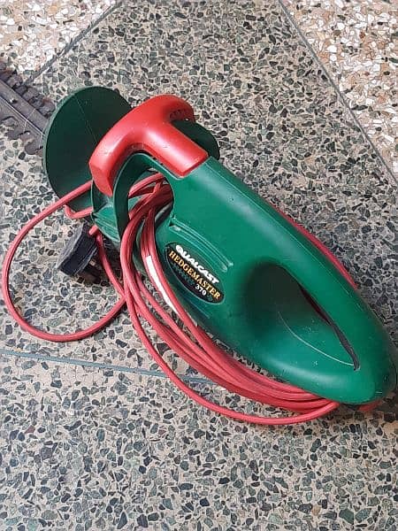 Electric Hedge Trimmer 2