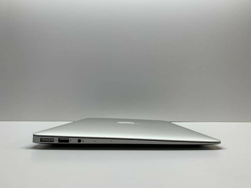 MacBook Air, Slim i5 Laptop 1