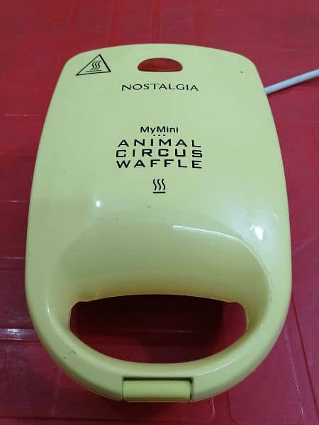 Nostalgia My Mini Animal Circus Waffle Maker