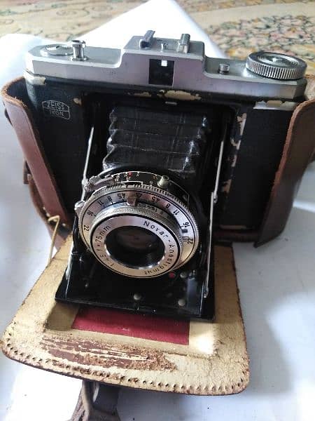 vintage camera 0