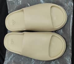 Yeezy Slides / flip flops / slippers