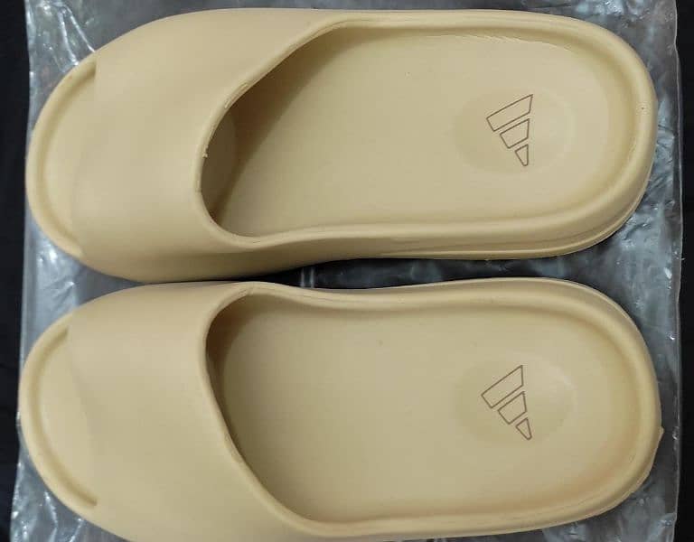 Yeezy Slides / flip flops / slippers 7