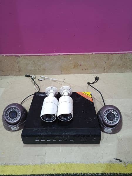 CAMERA DVR 4 chenale 9