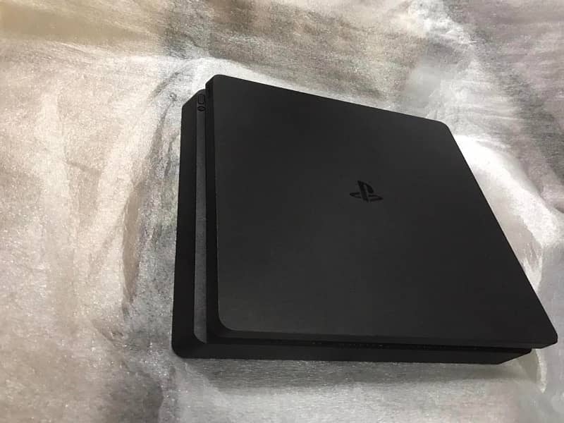 Sleek PS4 Slim for Sale - Excellent Condition! 4