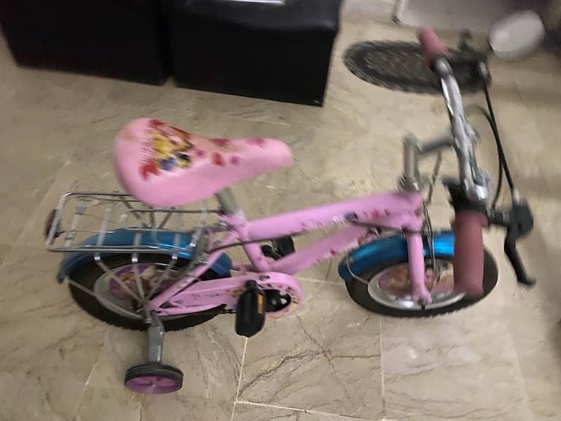girl bycycle for sale in good condition 0