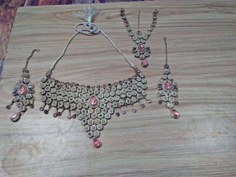 jewellery set with 10 bangles aur 4 kara 3