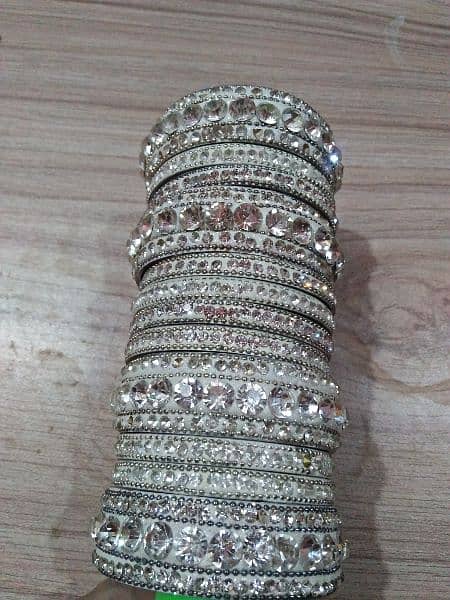 jewellery set with 10 bangles aur 4 kara 4