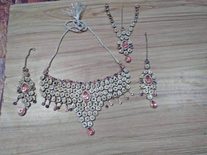 jewellery set with 10 bangles aur 4 kara 6