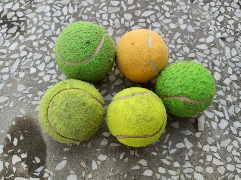 Tennis balls 0