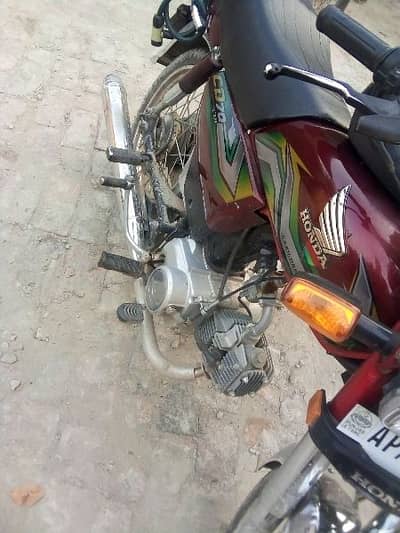 2022 ke October ke h 2023 ka sticker h