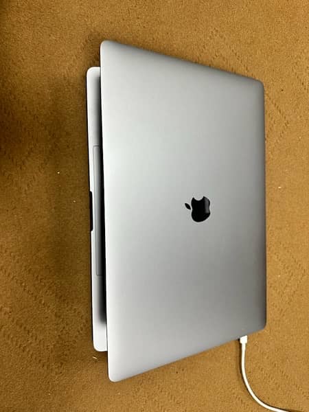 MACBOOK PRO 2019 A1990 2.6 CORE i7/16 GB RAM/512 GB SSD 4GB GRAPHICS 0