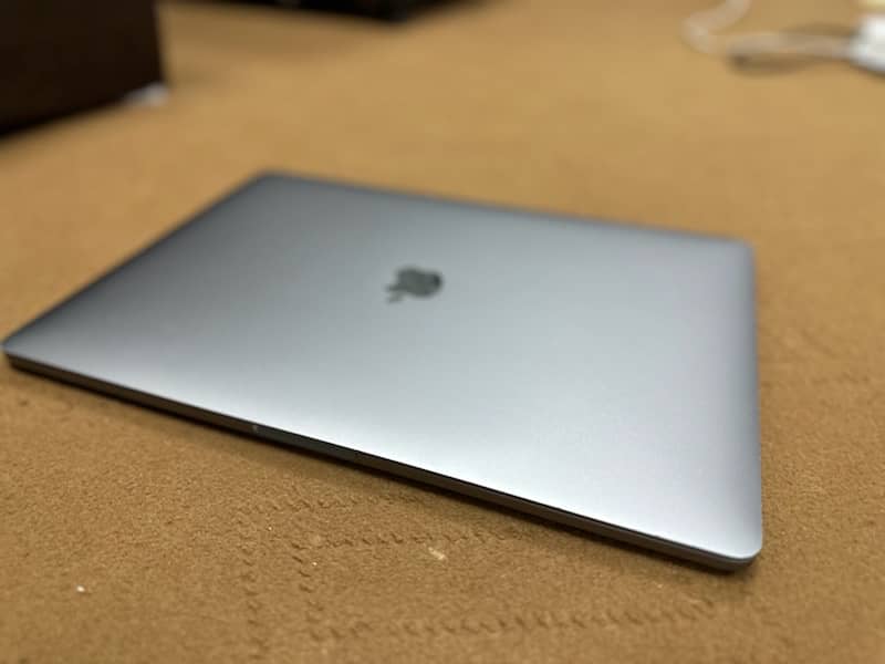 MACBOOK PRO 2019 A1990 2.6 CORE i7/16 GB RAM/512 GB SSD 4GB GRAPHICS 6