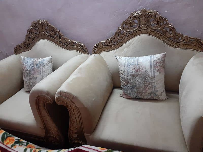 Good condition 10/10           5 seater sofa Price full and final 5