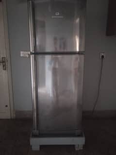 ORIGINAL DAWLANCE FRIDGE MODEL #9175WBHZ IN GOOD CONDITION