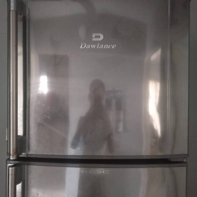 ORIGINAL DAWLANCE FRIDGE MODEL #9175WBHZ IN GOOD CONDITION 1