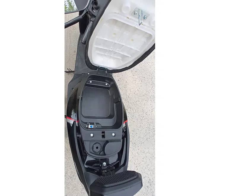 ELECTRIC SCOOTY WITHOUT BATTERY 2