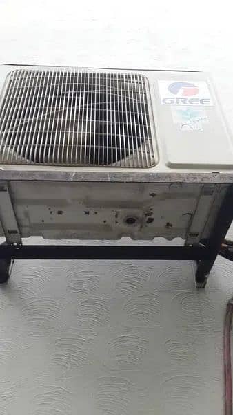 Gree 1.5 ton inverter AC heat and cool in genuine conditioِn like new 1