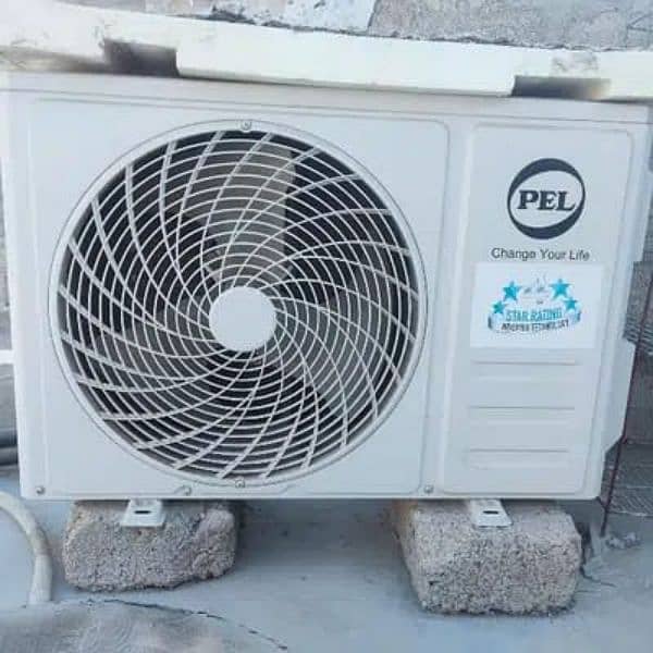 Pel 1 ton inverter AC heat and cool in genuine conditioِn like new 1