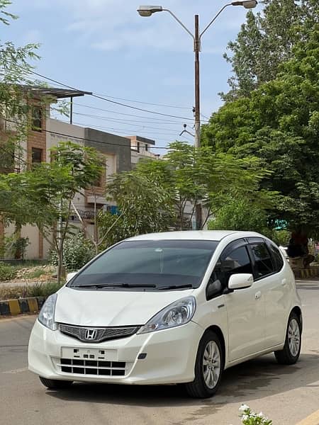 honda fit 2016 hybrid in extra ordinary condition 3