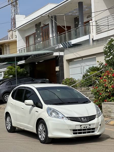 honda fit 2016 hybrid in extra ordinary condition 5