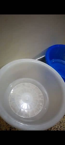 plastic tubs 1