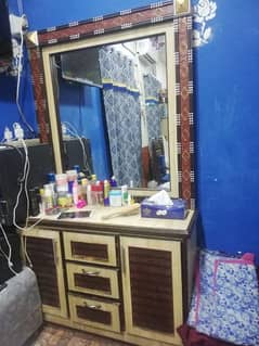 Dressing table with Big size Mirror