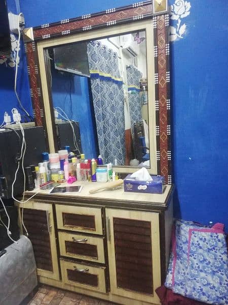 Dressing table with Big size Mirror 0