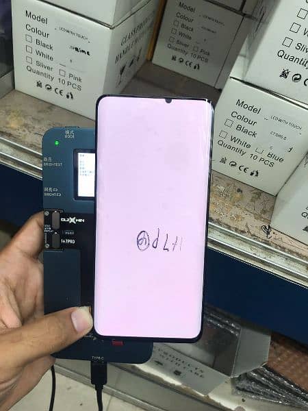 one plus 7 pro  org  minor dotted pannels available 1