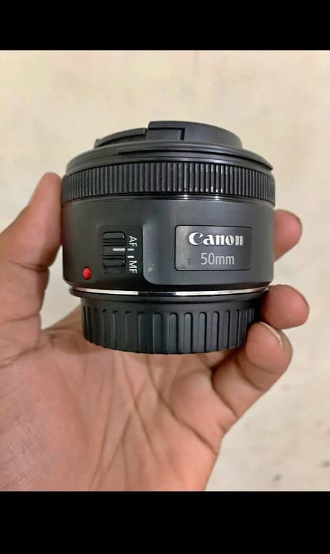 Canon 700D with 2 Lens 100-300mm lens and 50mm 7