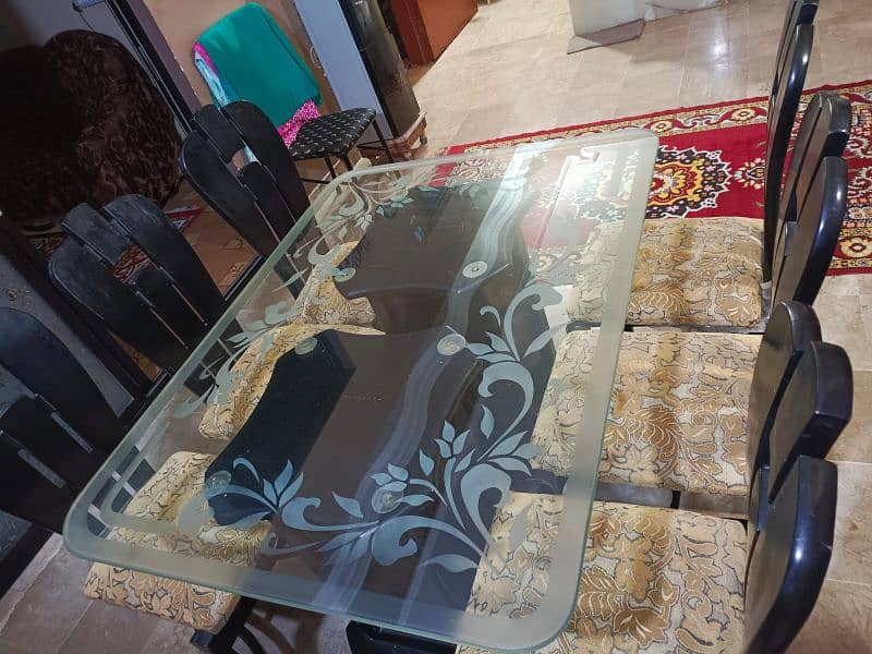 Wooden beautiful dining table for sale.  contact # 03332395865 0