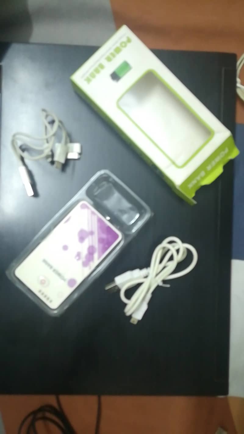 Power bank with all in 1 cable for different set 0