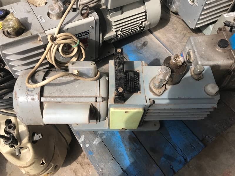 vacuum pump 2 stage oil type we have 0.25 kw to 1.5 kw motor 12