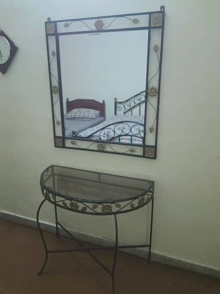 Excellent dressing table and mirror 2