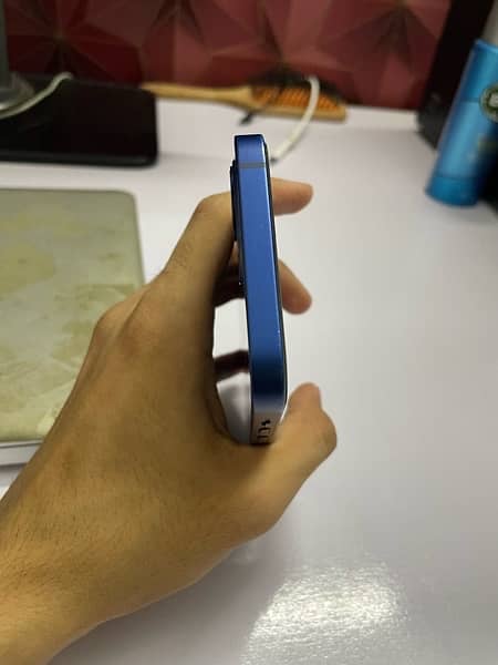 iPhone 12 4