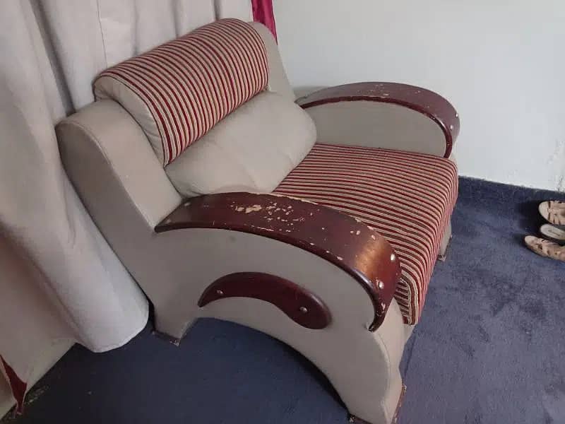 1 seater and 2 seater 3 seater Sofa for sale in good condition 4